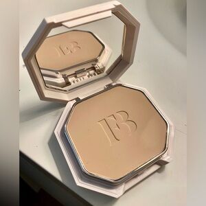 Fenty Beauty Soft Matte Powder Foundation- Shade 150